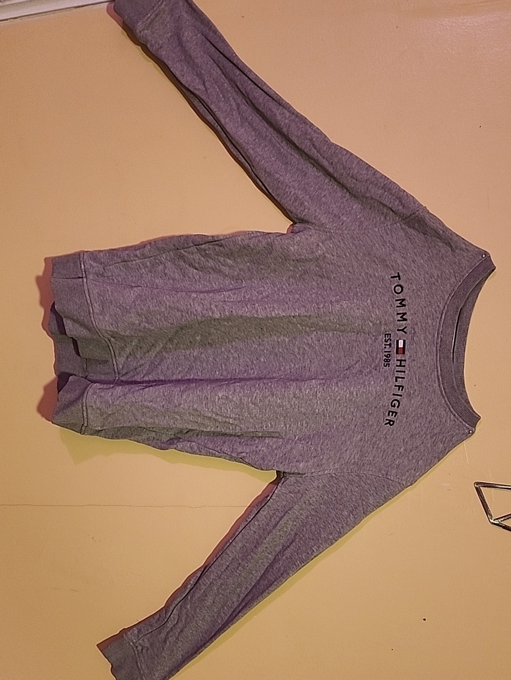 Tommy Hilfiger Gray Logo Crewneck Sweatshirt (Origionaly 70$)